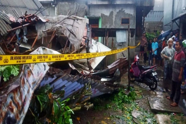  Rumah Kos 3 Lantai di Jalan Bangka Ambruk 