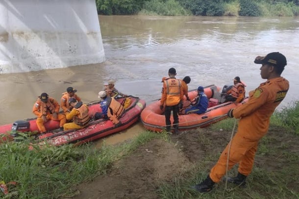  Tim SAR Lanjutkan Pencarian Bocah yang Hilang di Sungai Cimanuk Indramayu