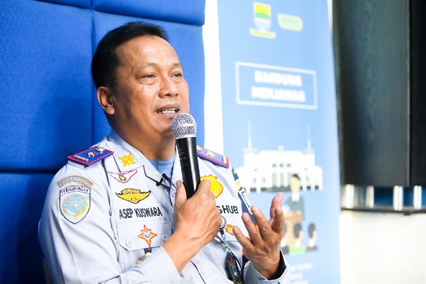  Dishub Kota Bandung Siapkan Aturan Derek Kendaraan yang Parkir Liar