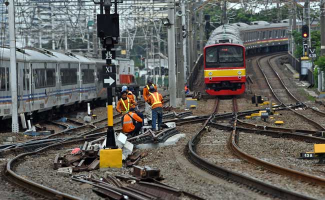  KRL ke Jakarta Kota hanya Sampai Manggarai, 20 Bus Tambahan Transjakarta Layani Transit