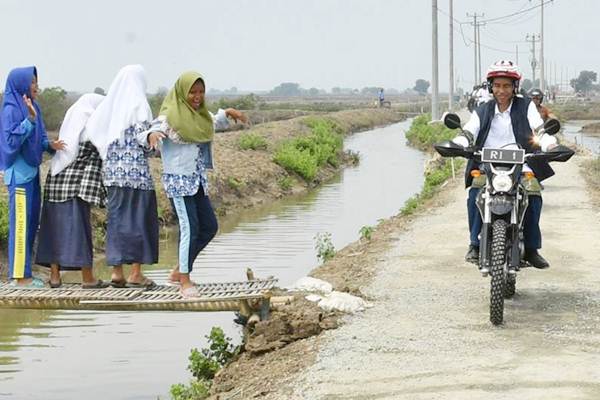  Miris, Masyarakat Yang Tinggalnya 80 Kilometer Dari Istana Masih Kesulitan Akses BBM