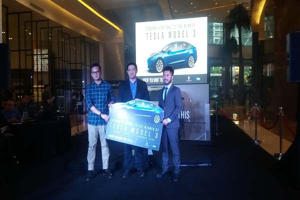  Pacific Place Gelar Loyalty Program Berhadiah Mobil Tesla