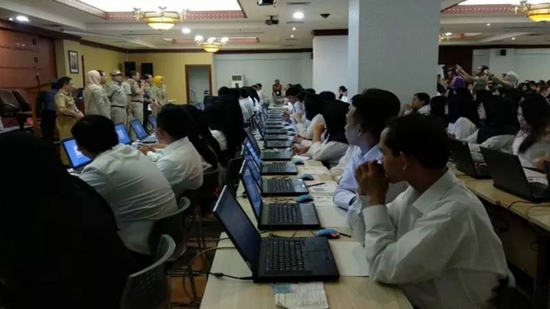  Ribuan Peserta Tes CPNS DKI 2019 di Kantor Wali Kota Jaksel