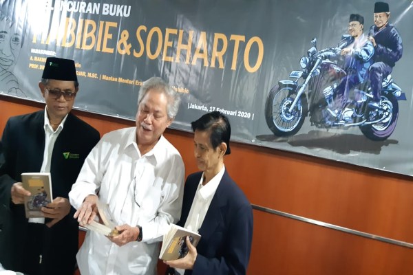  BUKU BARU: Potret Kedekatan Habibie & Soeharto