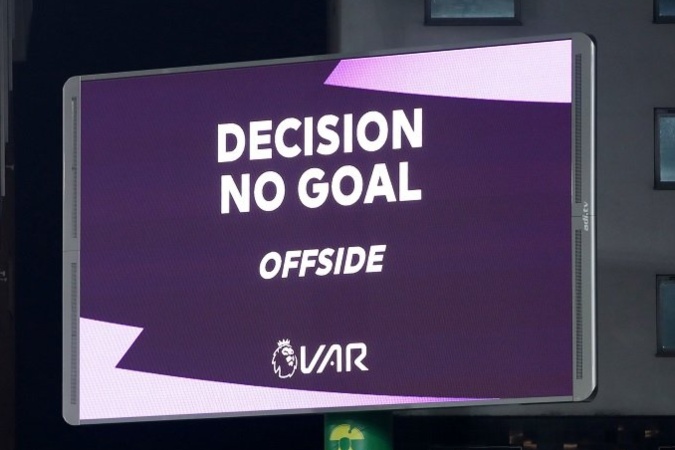 Penggunaan VAR Disoroti, UEFA Pangkas Waktu Koreksi Wasit
