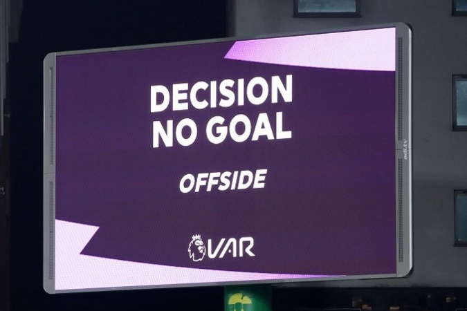  Penggunaan VAR Disoroti, UEFA Pangkas Waktu Koreksi Wasit