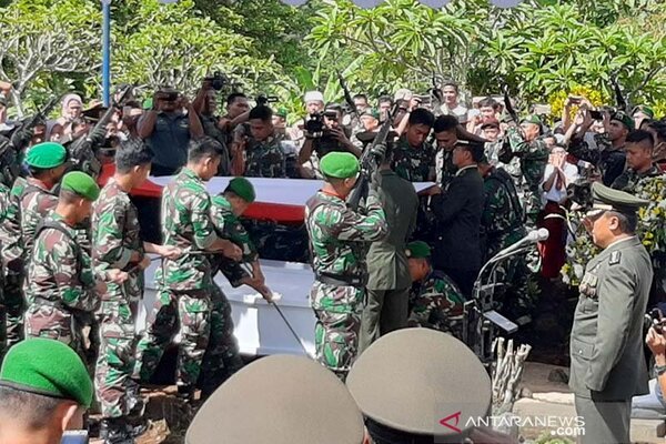  Pemakaman Prajurit TNI Korban MI-17 di Banyumas Khidmat