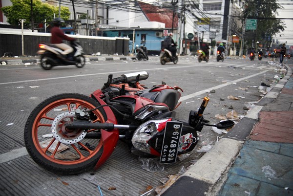  Kerusuhan di Jaktim, Ojol dan Debt Collector Saling Serang