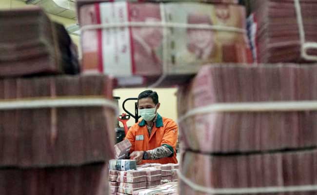  Kurs Jisdor Melemah ke Rp13.717, Rupiah Terdepresiasi di Pasar Spot