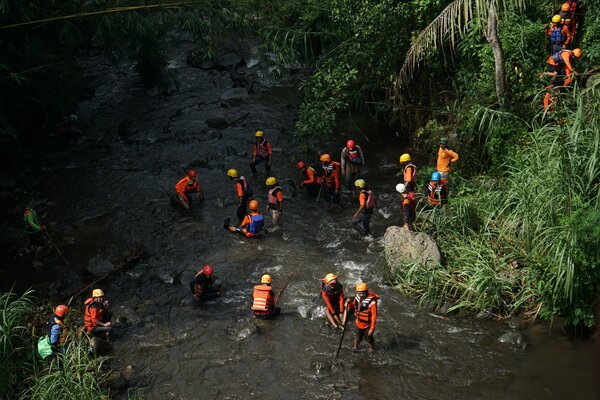  Sembilan Korban Susur Sungai SMPN 1 Turi Ditemukan