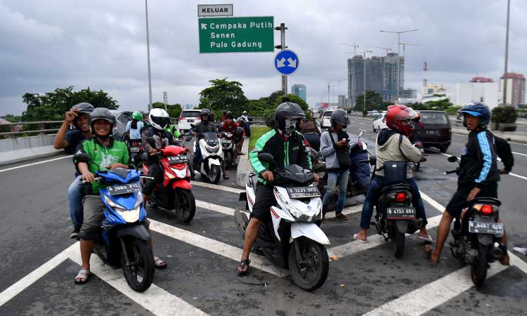  PENGENDARA SEPEDA MOTOR MASUK KE JALAN TOL