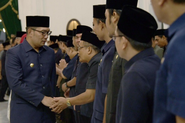  Sibuk Urus Jabar, Alasan Ridwan Kamil Kalah Populer dari Anies