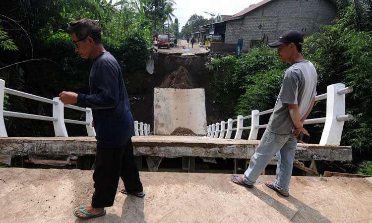  JEMBATAN BARU AMBRUK DI BOYOLALI