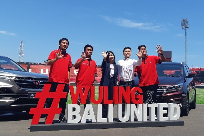  Dorong Kesadaran Merek, Wuling Resmi Jadi Sponsor Bali United