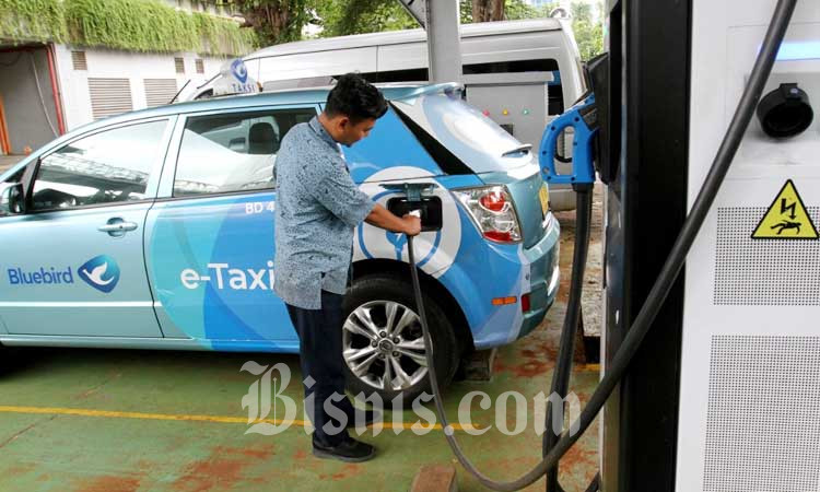  KEBIJAKAN MOBIL LISTRIK : Target Meleset, Impor Jadi Opsi