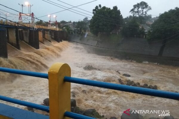  Tinggi Muka Air Bendung Katulampa Bogor 60 Cm, Siaga IV