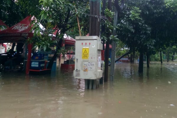  PLN Putuskan Aliran Listrik di Lokasi Banjir Bekasi hingga Purwakarta demi Keselamatan