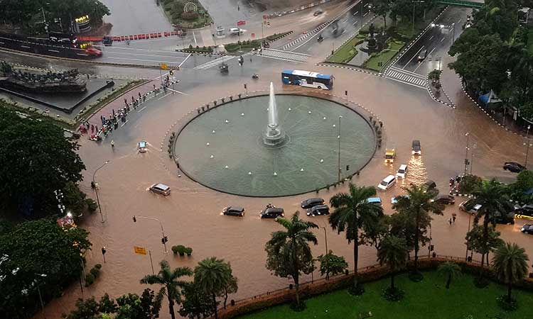  JAKARTA KEMBALI TERENDAM BANJIR