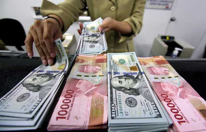  Kurs Jisdor Melemah ke 13.893, Rupiah Makin Lesu di Pasar Spot