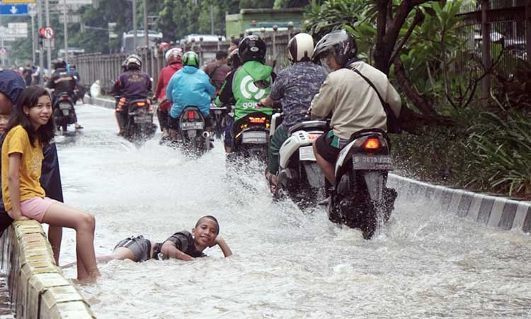  JALAN GUNUNG SAHARI TERENDAM BANJIR