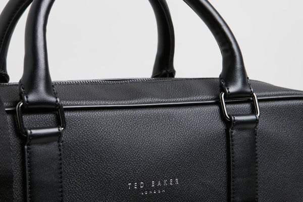  Ted Baker Pangkas Ratusan Pekerja