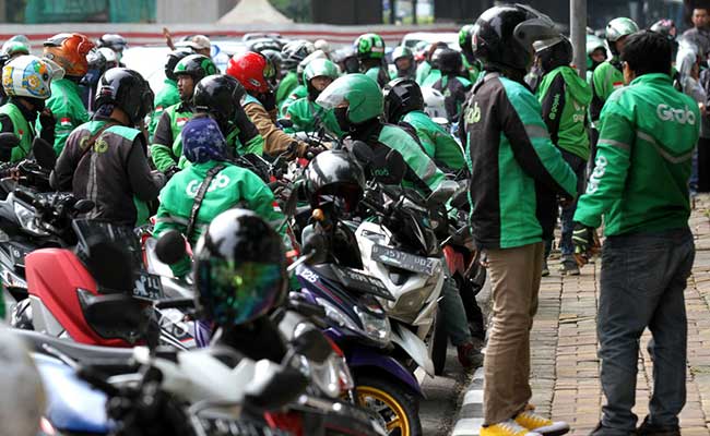  Protes Wacana Pembatasan Sepeda Motor, Ratusan Ojol Demo di DPR