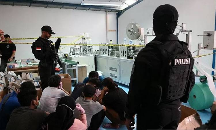  Pabrik Masker Ilegal di Cilincing Gunakan Mesin dan Bahan Baku dari China   