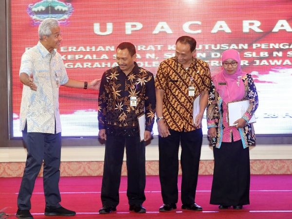  Ganjar Persilakan Mundur Kepala Sekolah yang Tak Setuju Pancasila 