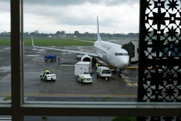  Gunung Merapi Hujan Abu, Bandara Adi Soemarmo Ditutup Sementara