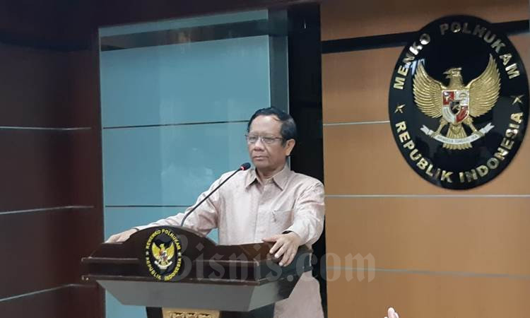 Menko Polhukam Mahfud MD meminta kepala daerah tidak menimbulkan kepanikan terkait penanggulangan virus Corona/Bisnis-Nindya Aldila