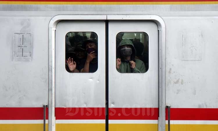  Antisipasi Corona, Operator KRL Siapkan 700 Botol Hand Sanitizer