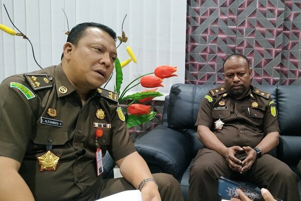  Bupati Waropen Ditetapkan Tersangka Gratifikasi Rp19 Miliar