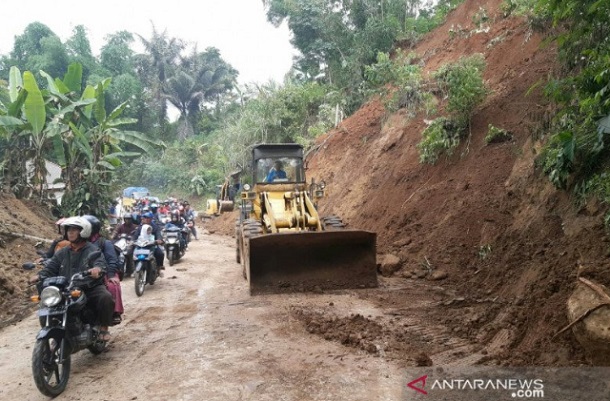  Jalur Selatan Cianjur Kembali Terputus akibat Longsor Susulan