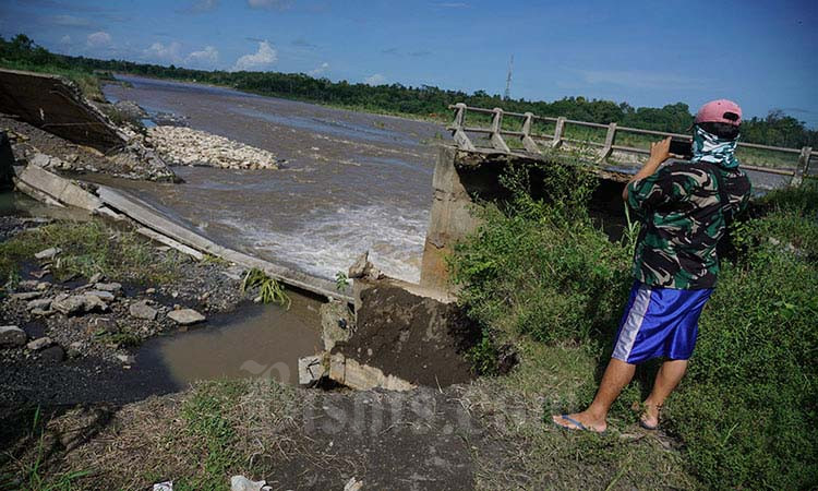  TANGGUL SUNGAI PROGO JEBOL