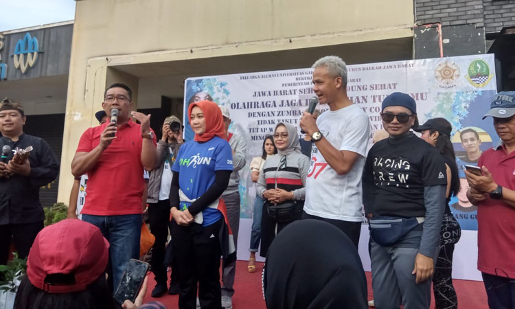  Ridwan Kamil-Ganjar Pranowo Kampanye Bareng Pencegahan Corona di CFD Dago