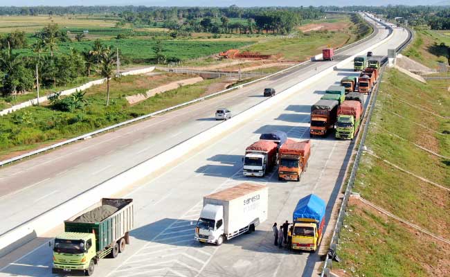  Pengemudi Truk Beri Catatan Pengentasan Truk Obesitas di Jalan