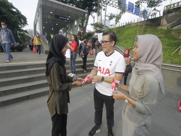  AIA dan Antis Bagikan Ribuan Hand Sanitizer Gratis Cegah Virus Corona