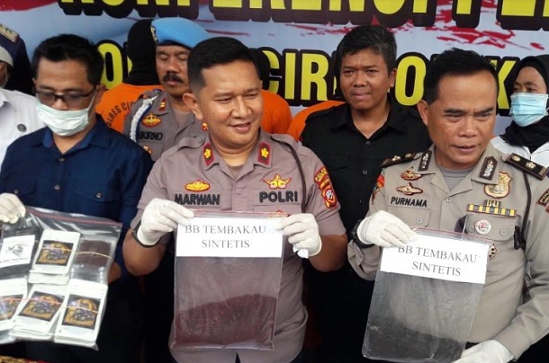  Polres Cirebon Kota Tangkap Warga Bandung Pengedar Tembakau Gorila