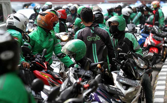  KENAIKAN BIAYA JASA OJEK DARING : Gojek & Grab Janji Pacu Layanan