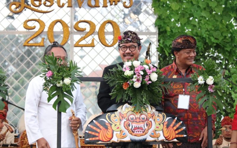  Bali Klaim Aman Corona, Festival Tanah Lot Tetap Digelar