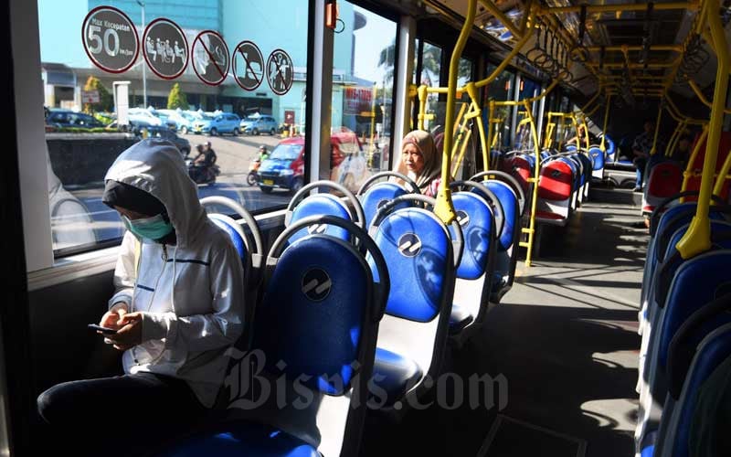  PENUMPANG TRANSJAKARTA MASIH SEPI