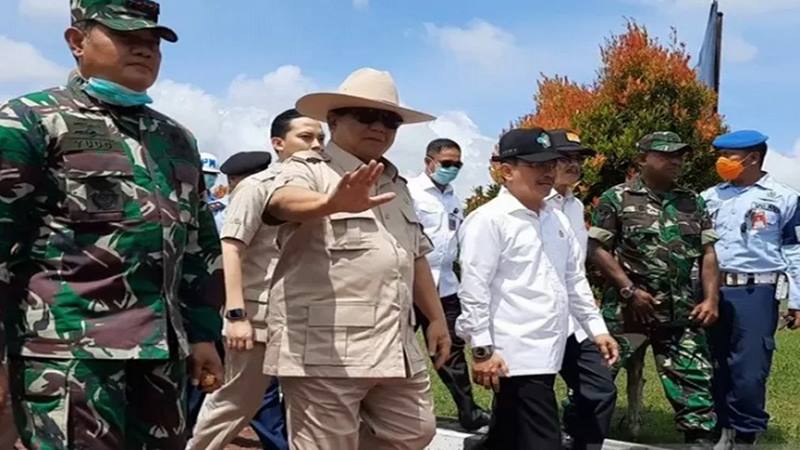  Menhan Prabowo Salurkan Bantuan Desinfektan ke Istana Bogor
