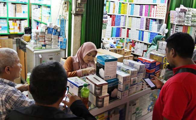  PEREBUTAN BAHAN BAKU OBAT : Farmasi RI Terganjal Dana JKN