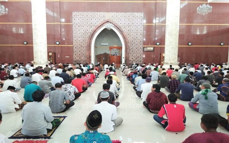  Salat Jumat Antar Jemaah Berjarak 1 Meter di Sukoharjo