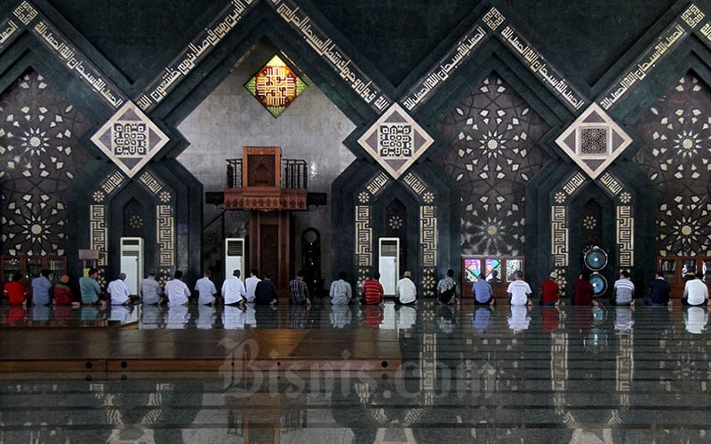  SALAT JUMAT DI MASJID AT-TIN DITIADAKAN