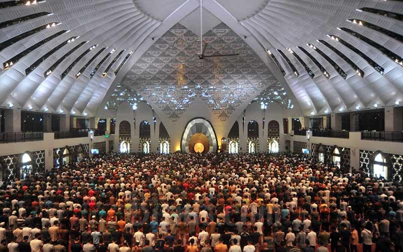  IMBAUAN PENCEGAHAN COVID-19 DI MASJID RAYA SUMBAR