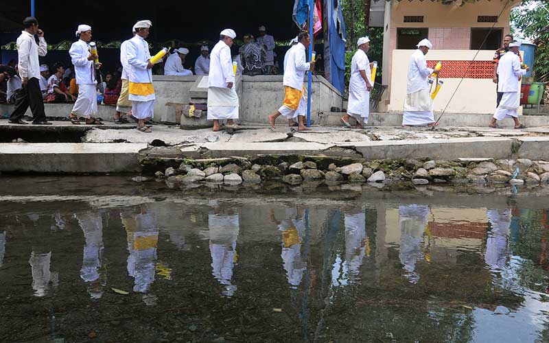  RITUAL MENDAK TIRTA