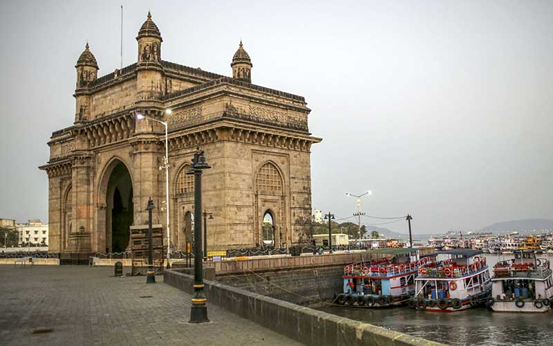  MUMBAI LAKUKAN LOCKDOWN