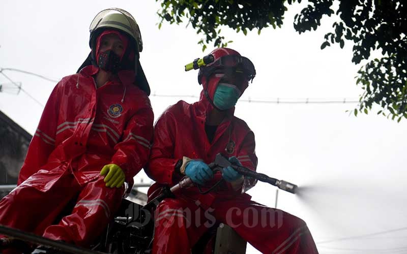  PENYEMPROTAN DISINFEKTAN SERENTAK