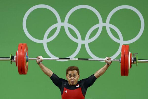 Lifter Eko Yuli Irawan saat meraih medali perak Olimpiade 2016/Reuters-Yves Herman